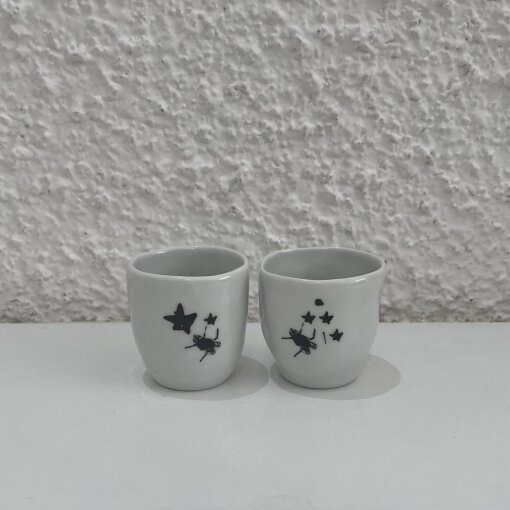 štamprle černé mouchy